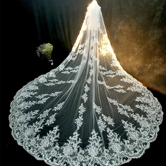 Luxury Bridal Veil With Comb Lace Edge Applique