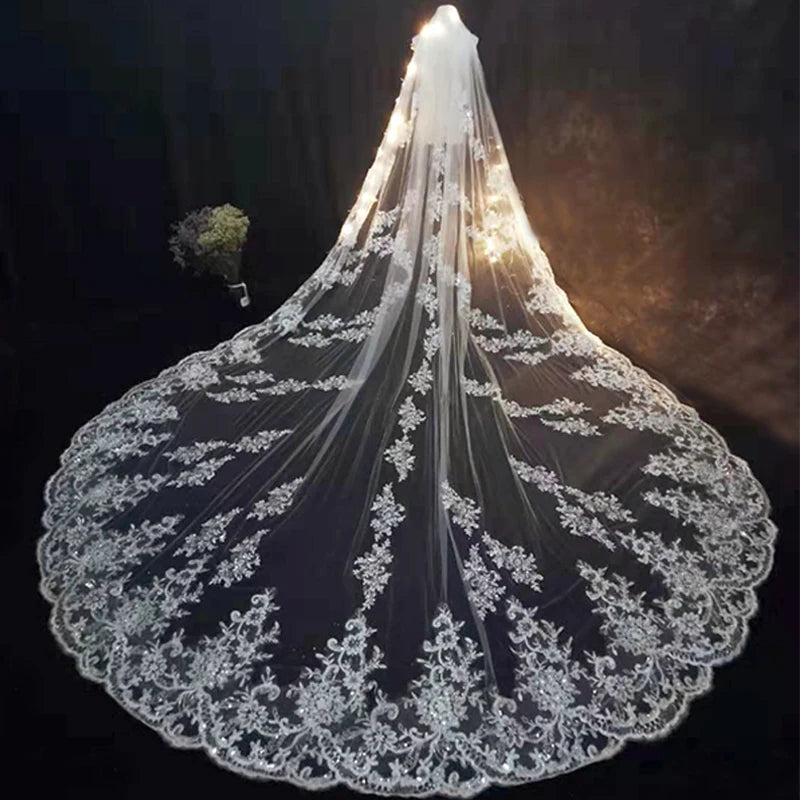 Luxury Bridal Veil With Comb Lace Edge Applique
