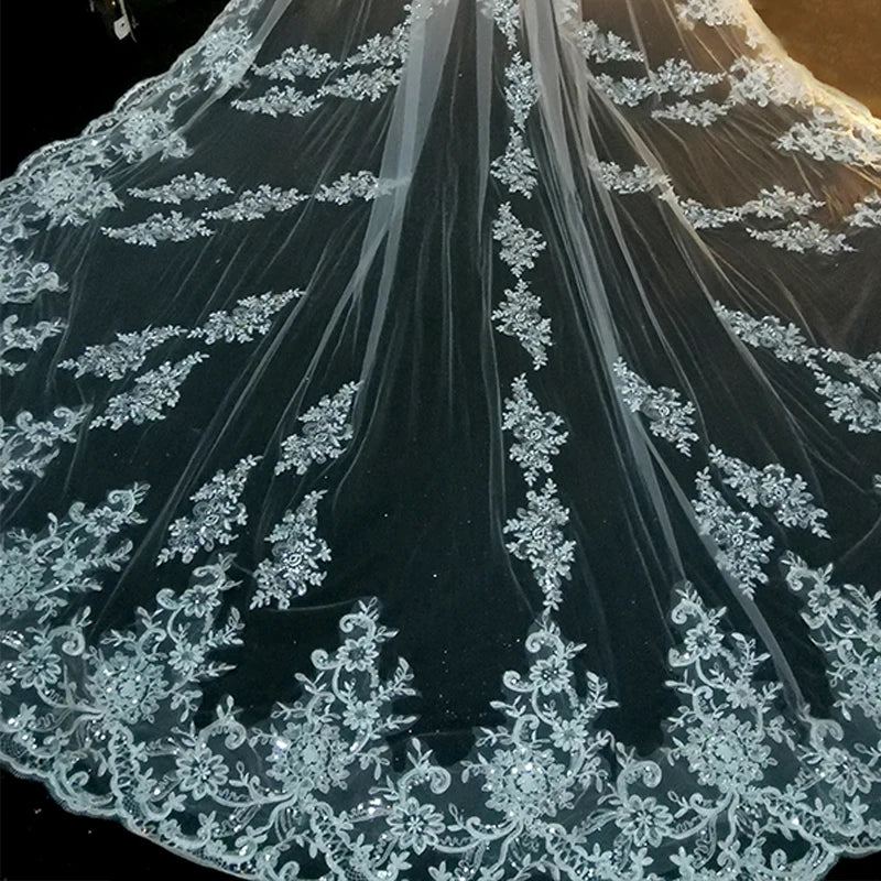 Luxury Bridal Veil With Comb Lace Edge Applique