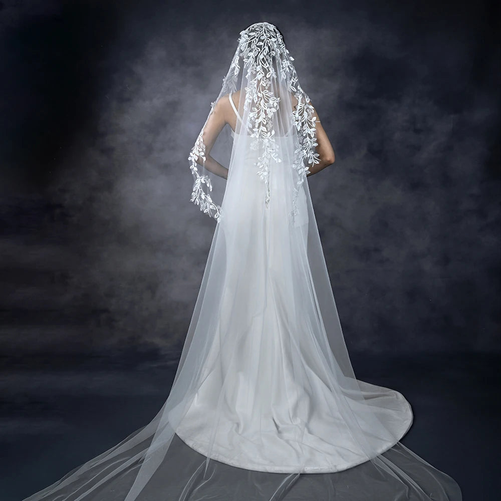 Bridal Veil with Floral Lace Detail