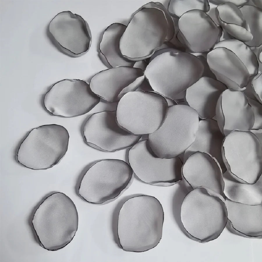 300pcs Ivory Silk Rose Petals