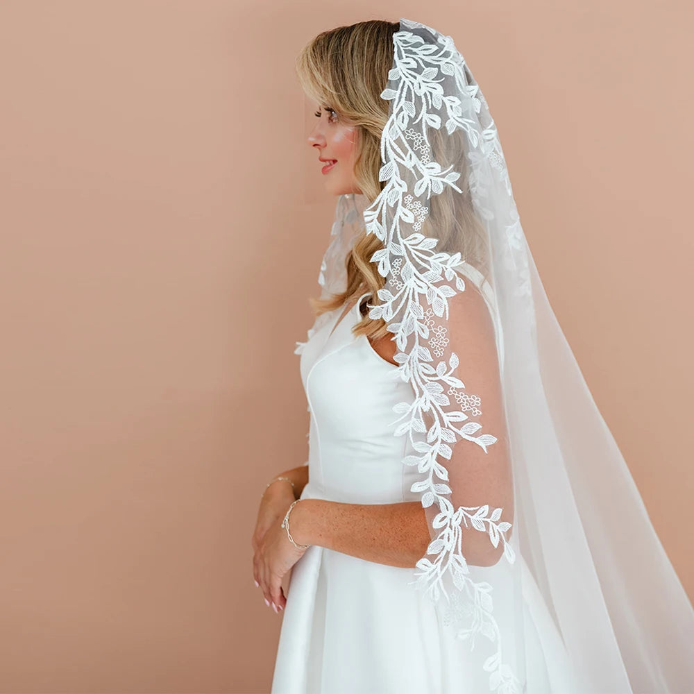 Bridal Veil with Floral Lace Detail